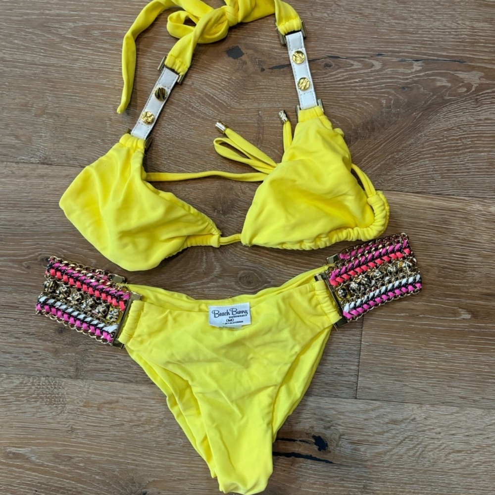 Beach Bunny Bikini 💛💛💛